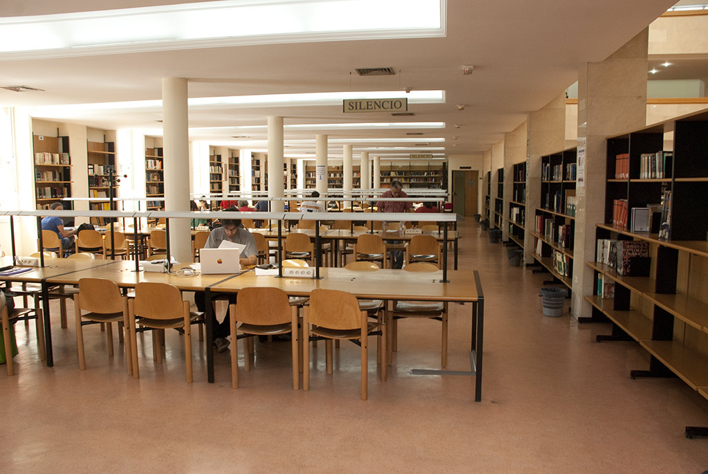 Biblioteca, sala de lectura