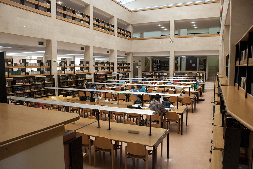 Biblioteca de la Facultad, sala de lectura