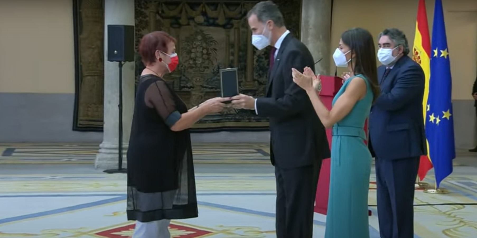 La Profesora María Ángeles Querol Fernández recibe la Medalla de Oro al Mérito en las Bellas Artes en un acto presidido por SS.MM. los Reyes